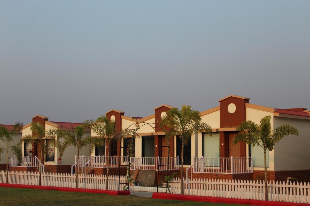 Flamingo Club And Resort Una 3 Km Away From Diu Check Post Экстерьер фото