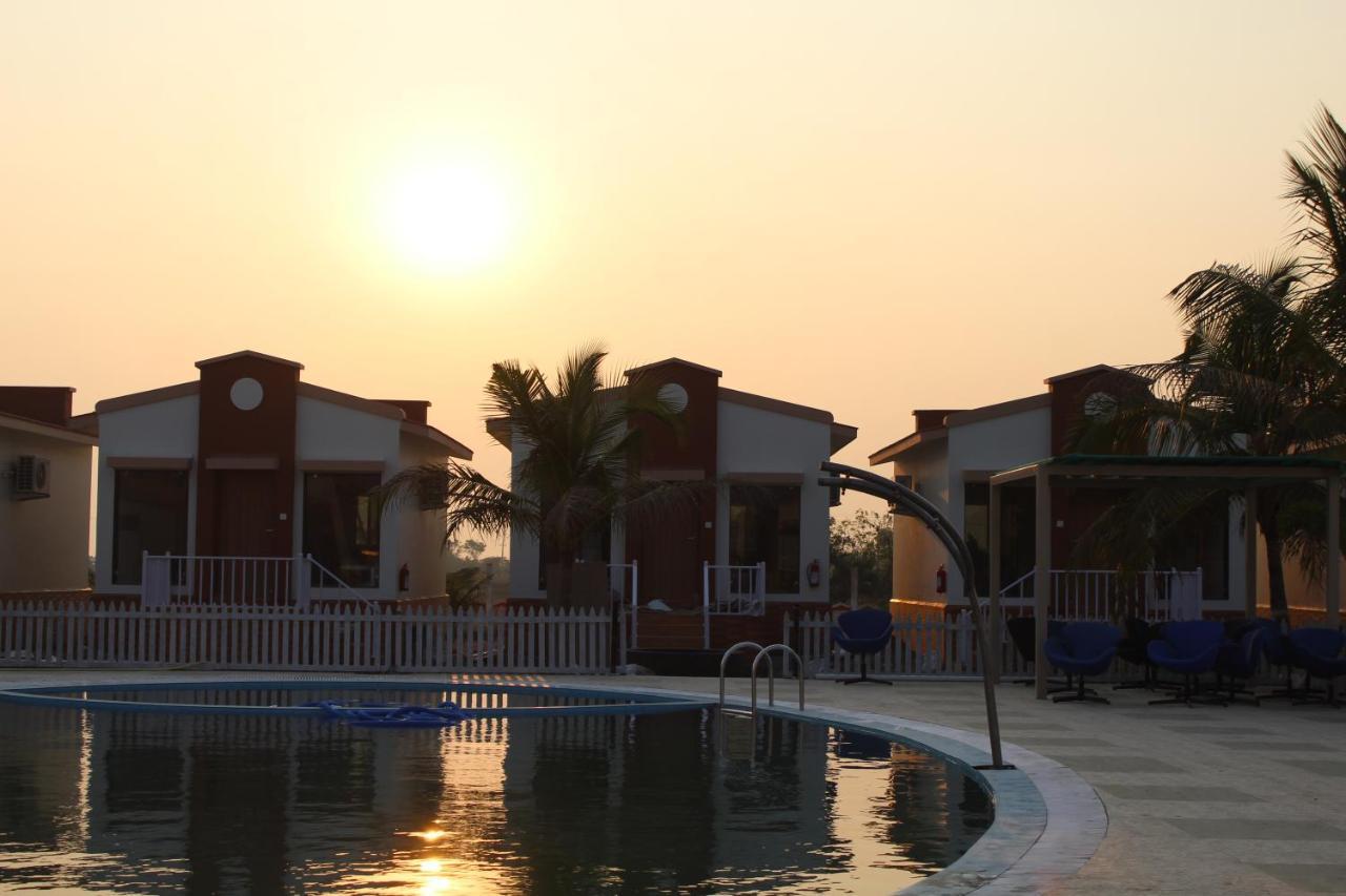 Flamingo Club And Resort Una 3 Km Away From Diu Check Post Экстерьер фото